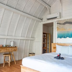 Deluxe Kamer met een King Size Bed en Uitzicht op het Strand